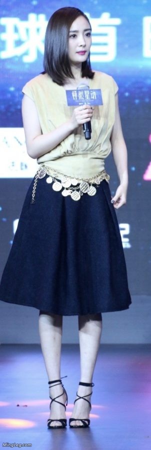 杨幂、迪丽热巴、陈数三位女星的高跟美腿想要哪个(36/44)