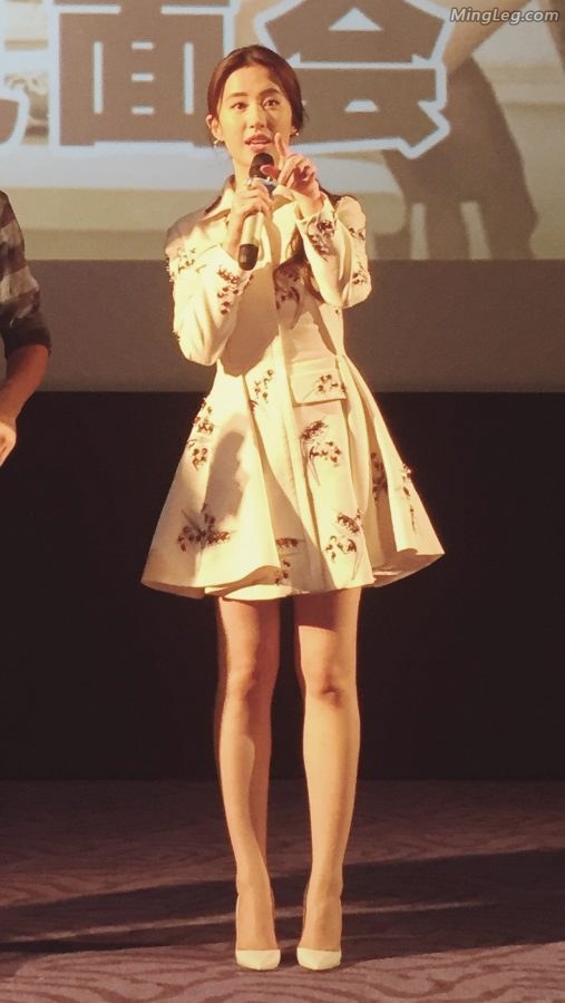 女明星刘亦菲白色高跟玉腿笔直(10/25)