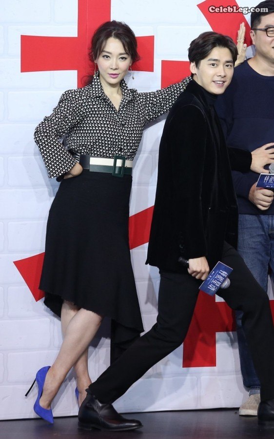  Which of the three actresses Yang Mi, Dilireba and Chen Shu’s high-heeled legs do you want(11/44)
