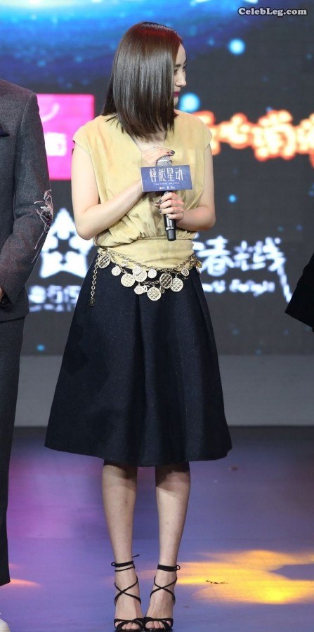  Which of the three actresses Yang Mi, Dilireba and Chen Shu’s high-heeled legs do you want(25/44)