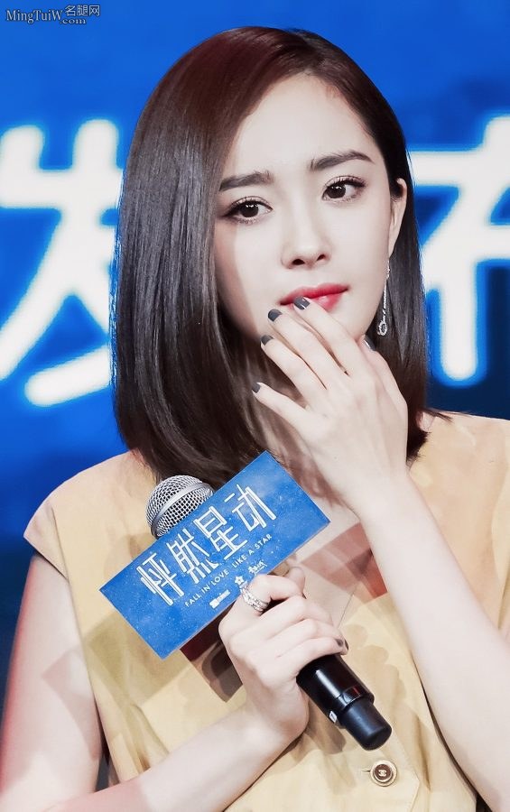 杨幂、迪丽热巴、陈数三位女星的高跟美腿想要哪个(43/44)