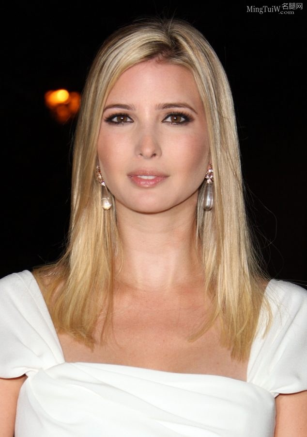 高挑美丽的白雪公主Ivanka Trump也来街拍高跟(8/11)