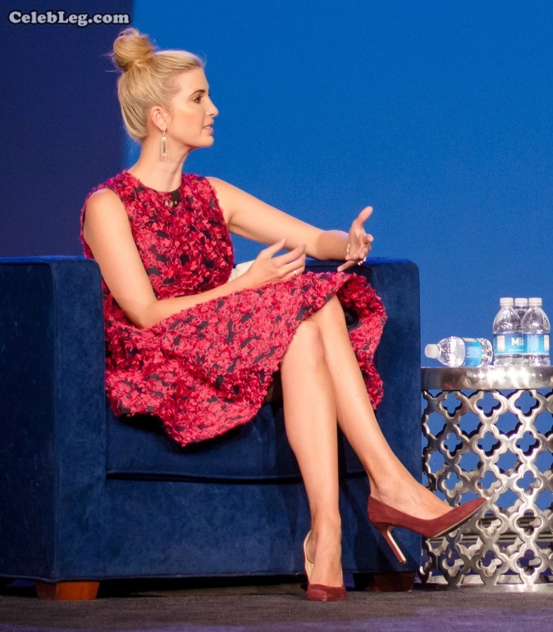 川普女儿Ivanka Trump坐姿优雅身材高挑(1/17)