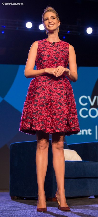 川普女儿Ivanka Trump坐姿优雅身材高挑(8/17)