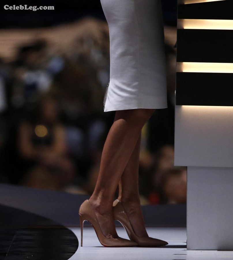 Melania Trump穿细高跟鞋帮助老公竞选总统(4/20)
