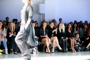 Stacy_Keibler_ Molly_Sims_Taylor_Momse_legsheels (12)
