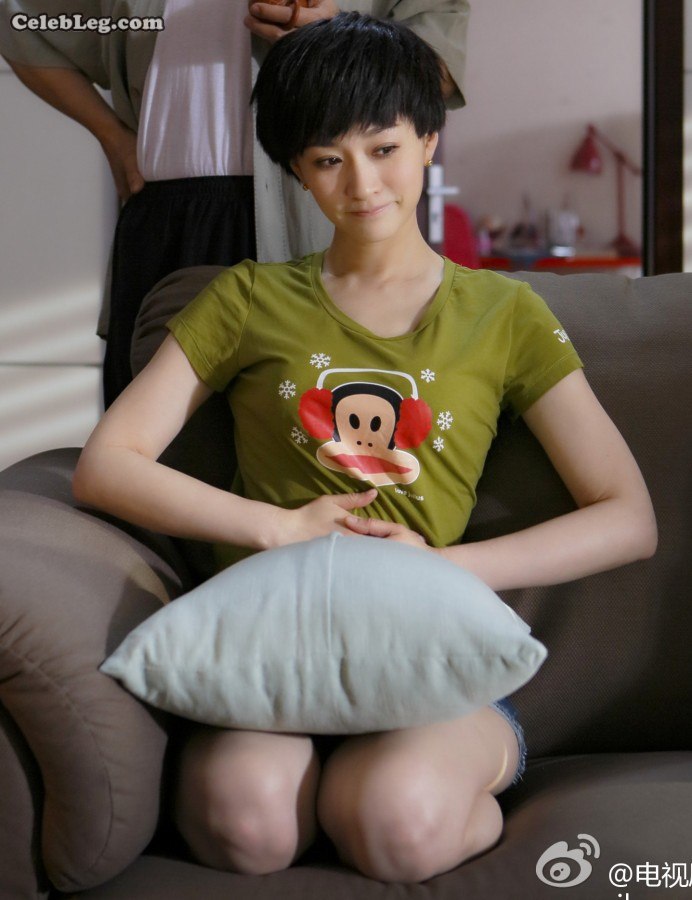 李小冉在电视剧《大丈夫》里面的美腿脚丫剧照(5/19)