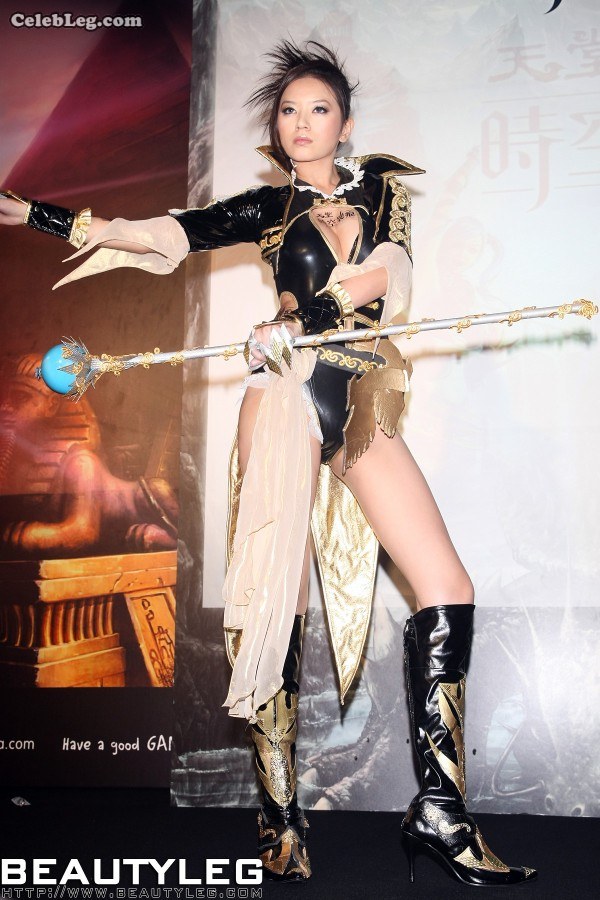 李妍瑾高跟靴子美腿cosplay游戏角色(6/12)