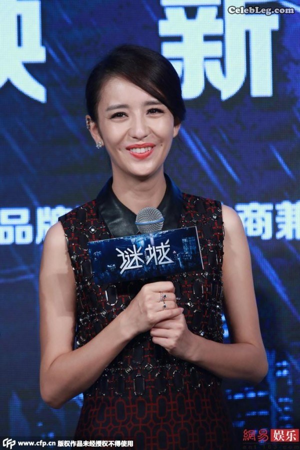  Tong Liya's exposure was definitely not intentional judging by her expression(2/19)