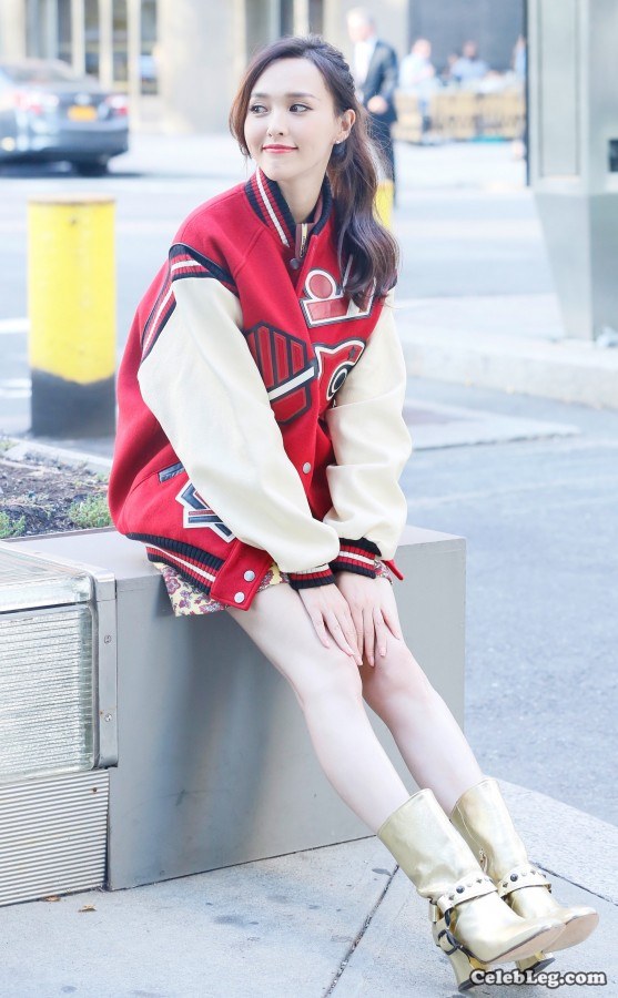 唐嫣细腿美美哒外拍摄影师幸福(1/8)
