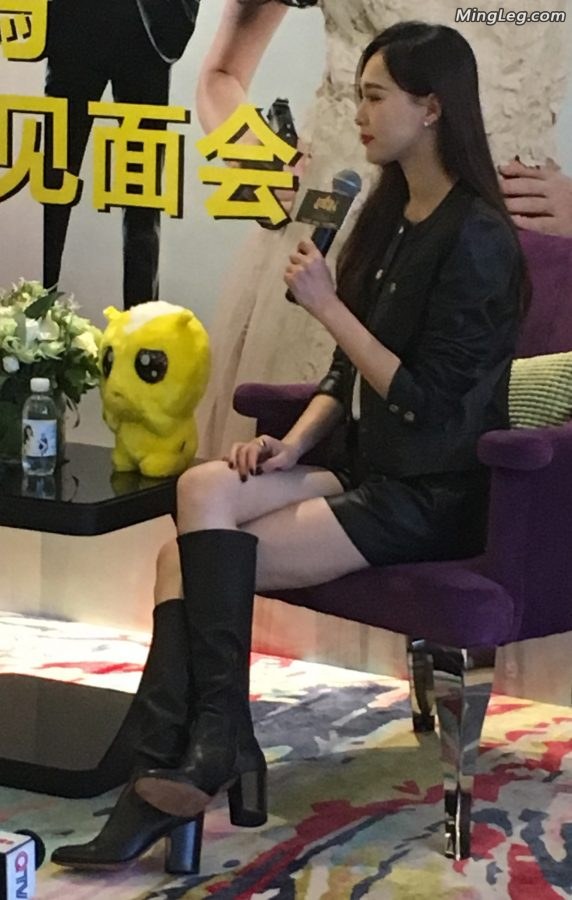 李未央唐嫣靴子美腿霸气坐姿(20/26)