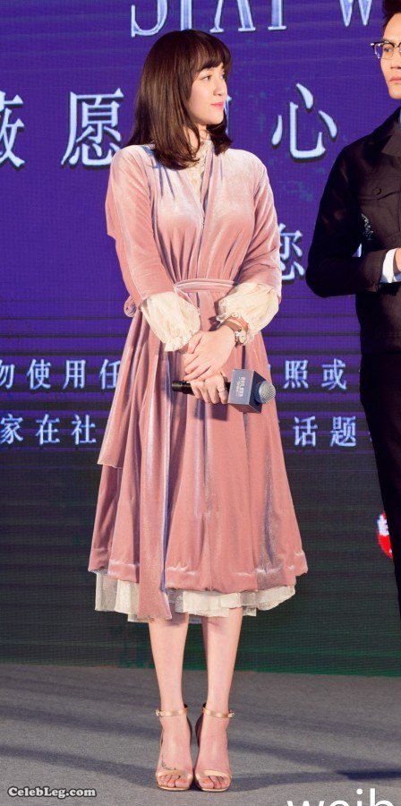 分裂女总裁陈乔恩穿睡衣宣传《放弃我，抓紧我》(2/6)