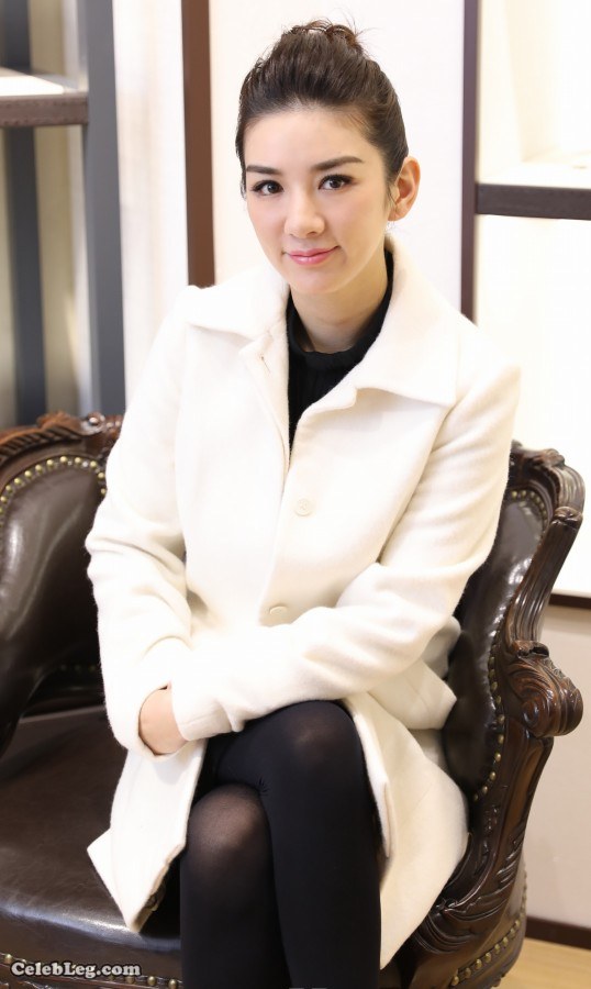 女演员黄奕的厚黑丝袜别有一番风味(3/6)