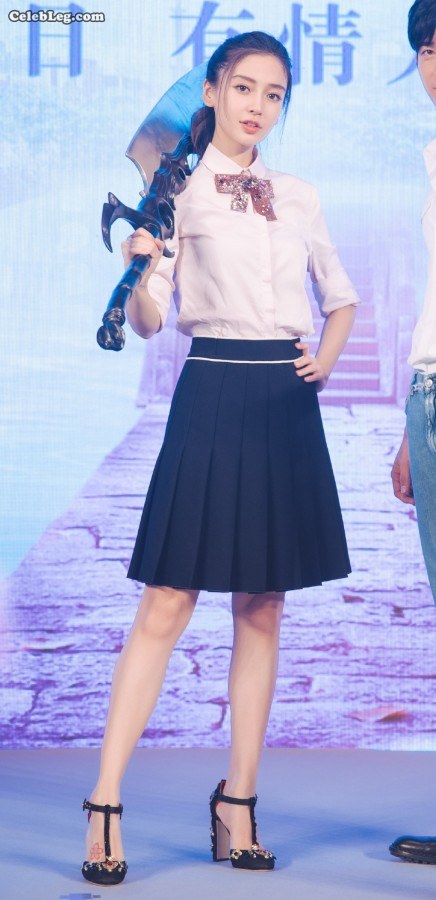 美腿明星angelababy手持屠龙宝刀等你来战(2/13)