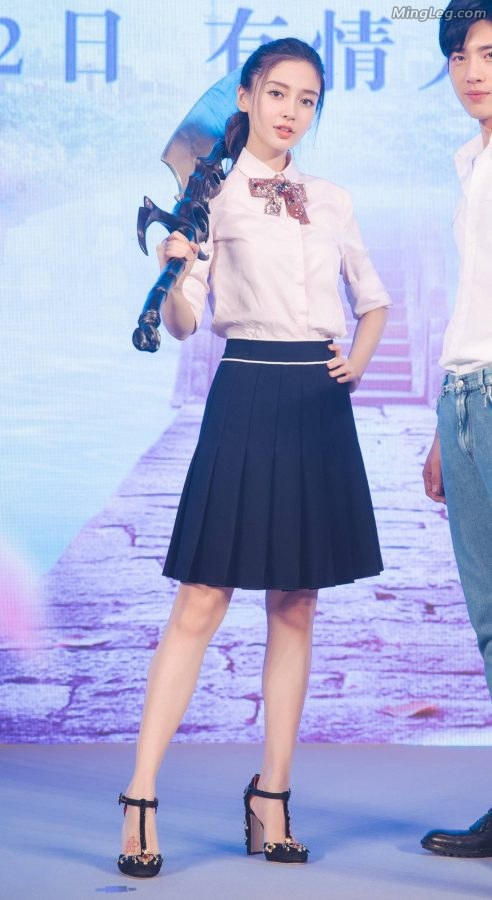 美腿明星angelababy手持屠龙宝刀等你来战(9/13)