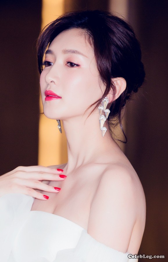 保时捷气质江疏影长裙露腿脚趾简直美哭(7/8)
