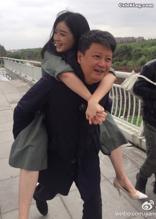 猪八戒背媳妇蒋欣白嫩高跟玉足(1/3)