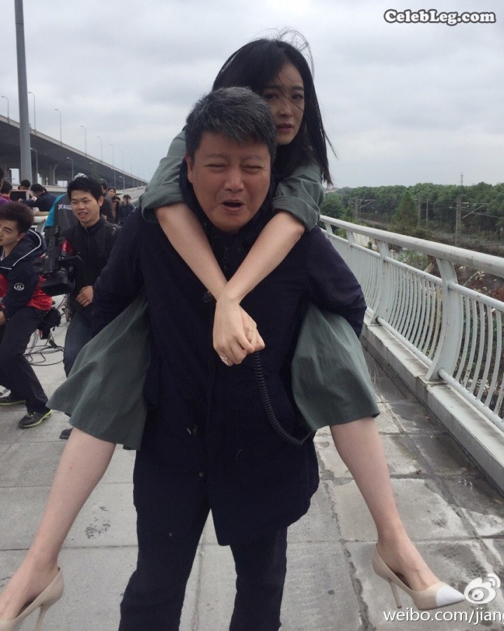 猪八戒背媳妇蒋欣白嫩高跟玉足(2/3)