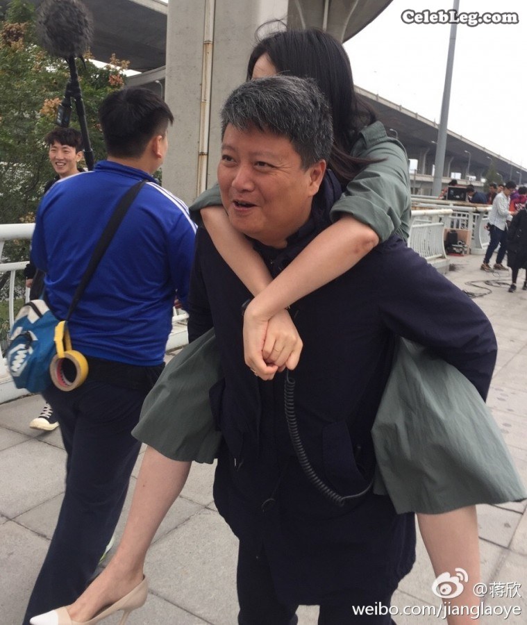 猪八戒背媳妇蒋欣白嫩高跟玉足(3/3)