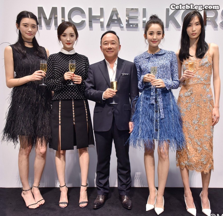 Yang Mi and Guli Nazha flew together with two pairs of high heels and beautiful feet(21/22)