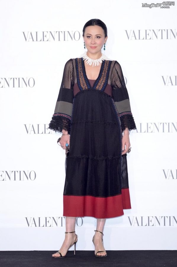  Carina Lau's slender legs put on high-heeled sandals, Zhang Junning and A_Lin Huang Liling added(9/39)