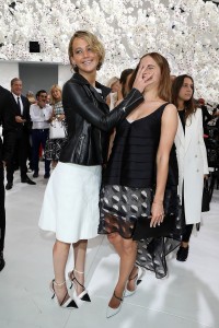 Jennifer Lawrence和Emma Watson两位高跟美腿