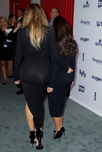 Khloe Kardashian和Kim Kardashian姐妹俩选一个按F进入