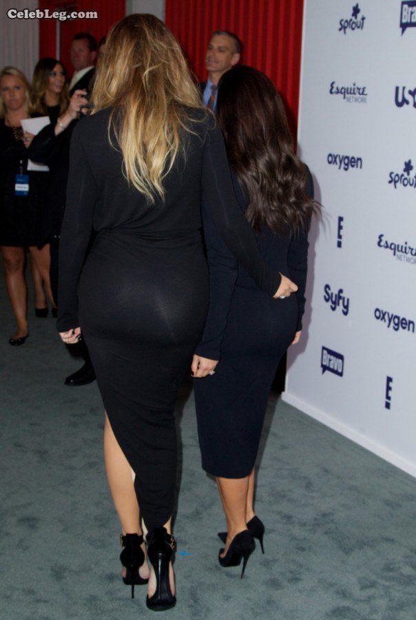 Khloe Kardashian和Kim Kardashian姐妹俩选一个按F进入（第1张/共8张）