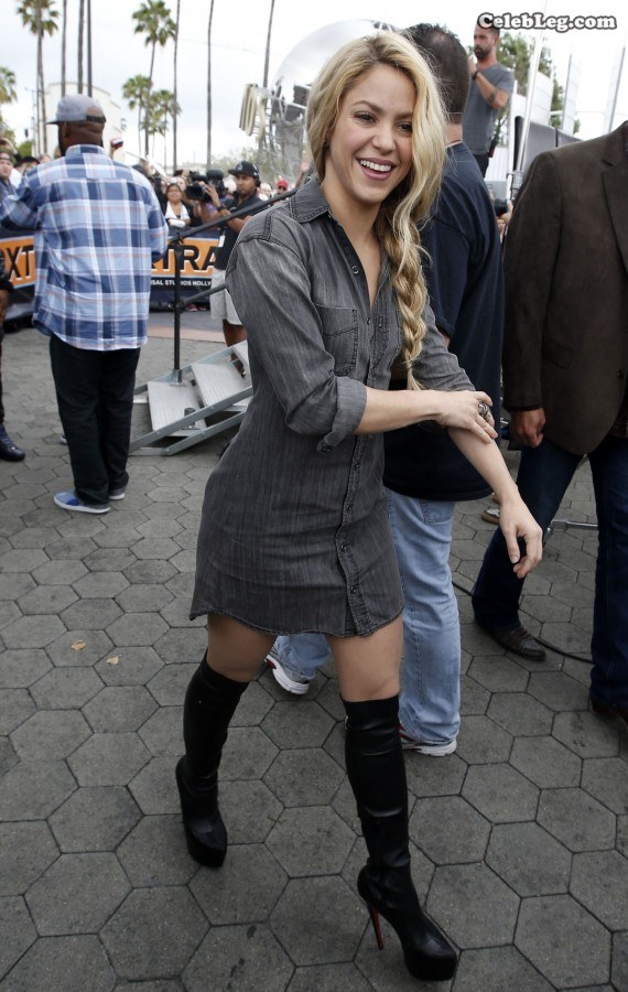 哥伦比亚歌手夏奇拉Shakira长靴大腿（第15张/共21张）