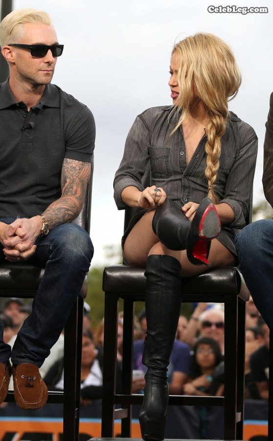 哥伦比亚歌手夏奇拉Shakira长靴大腿（第3张/共21张）