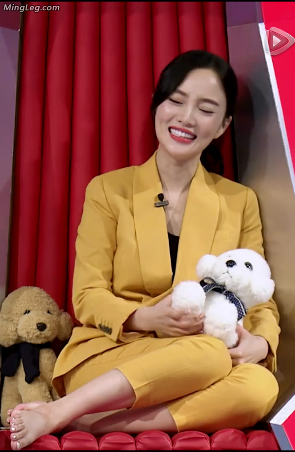 吐槽大会李小璐脱高跟鞋露脚更多镜头请看节目视频(24/41)
