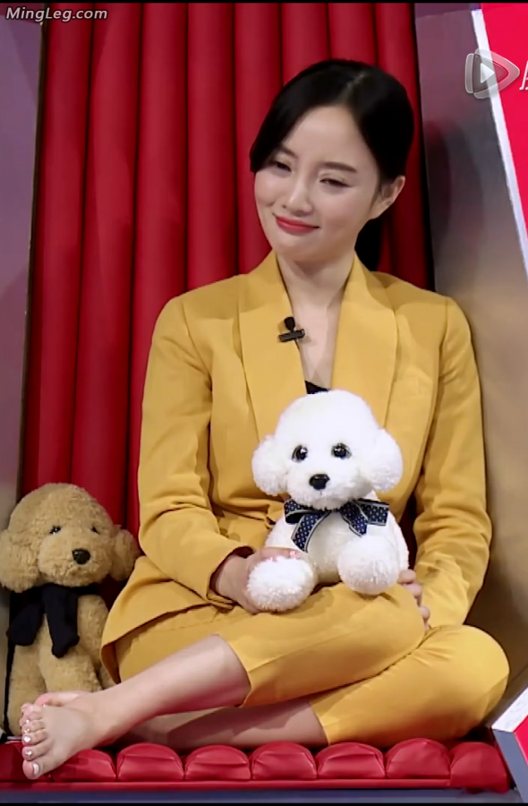 吐槽大会李小璐脱高跟鞋露脚更多镜头请看节目视频(28/41)