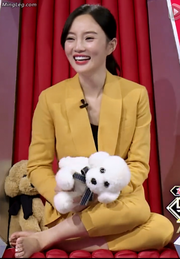 吐槽大会李小璐脱高跟鞋露脚更多镜头请看节目视频(21/41)