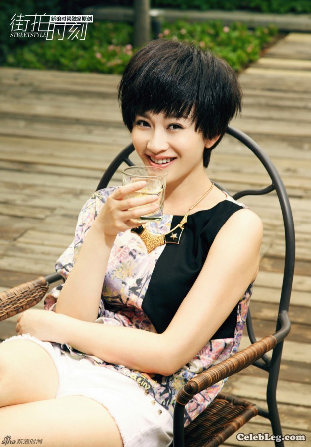李小冉美腿写真集镂空那套太大胆(15/17)