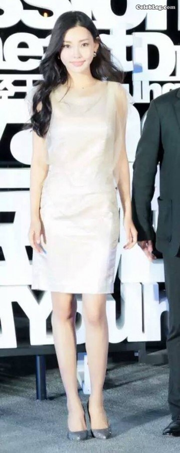 童菲宣传活动美腿画质模糊(4/4)
