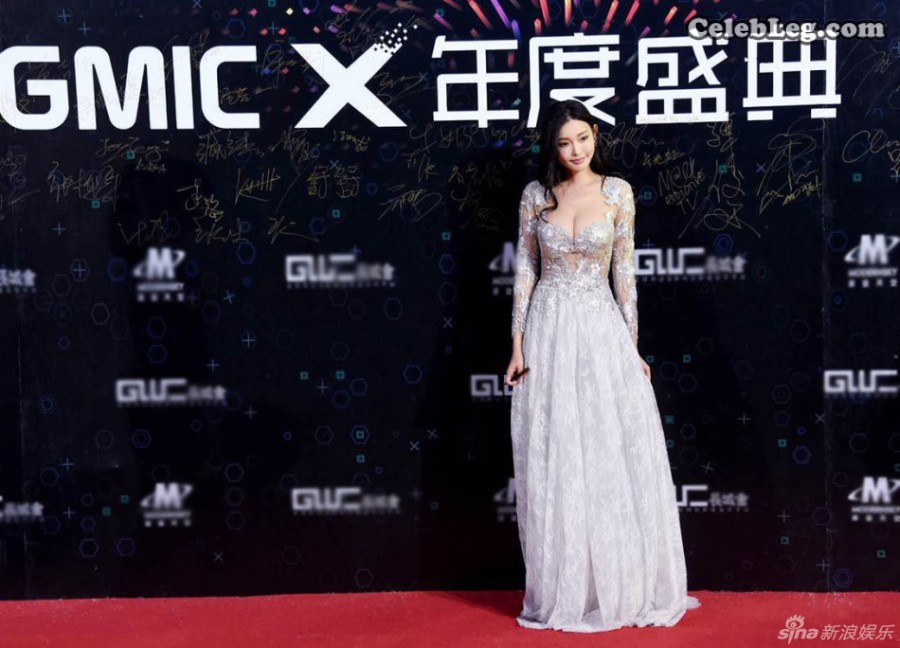 童菲低胸长裙看胸绝对是一级的(4/6)