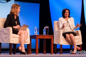 两位商业女强人Sheryl Sandberg和Lisa Stone高跟腿访问