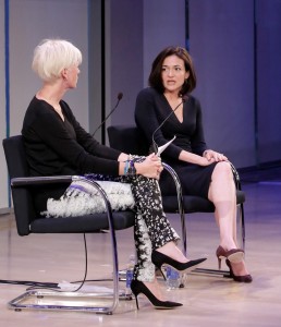 Facebook董事Sheryl Sandberg和主编Joanna Coles对话