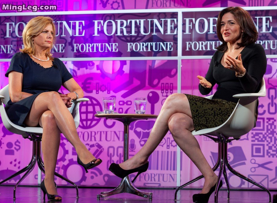 记者Nina Easton采访Facebook首席运营官Sheryl Sandberg(1/33)