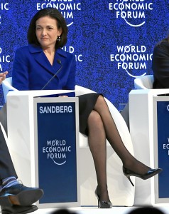 Facebook首席运营官Sheryl Sandberg黑丝高跟美腿