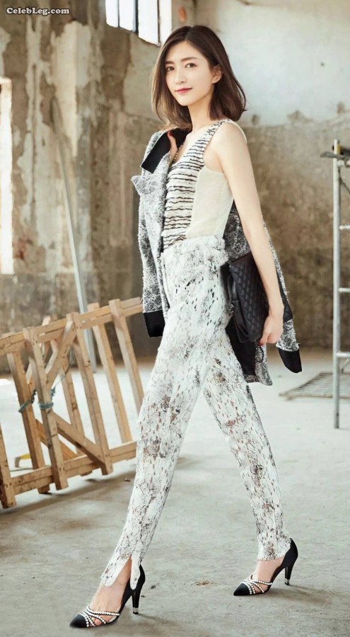 The photo of Royal Sister Jiang Shuying makes her beautiful legs longer(6/6)