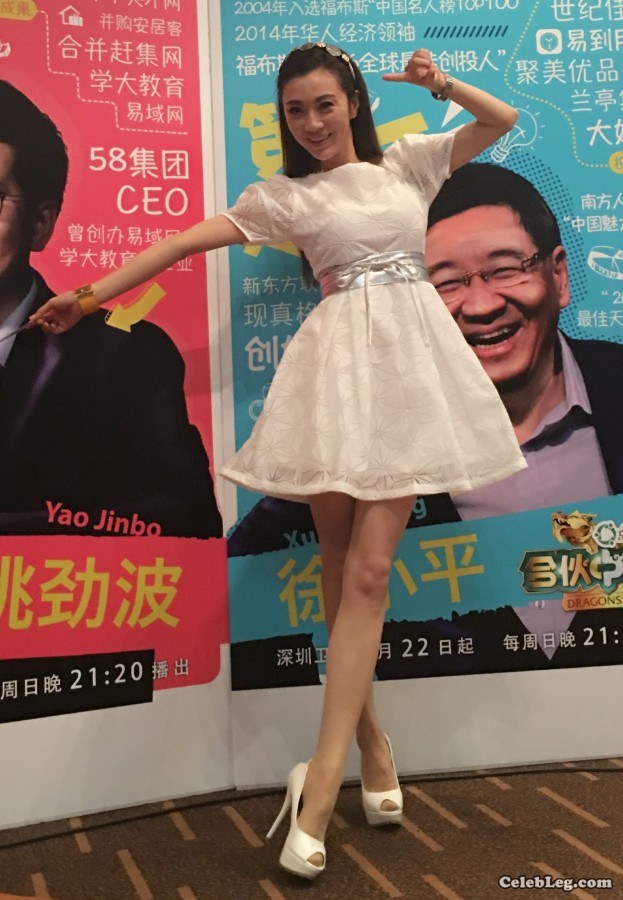 咖啡之翼女老板尹峰美腿高跟应该是穿肉丝了(3/5)