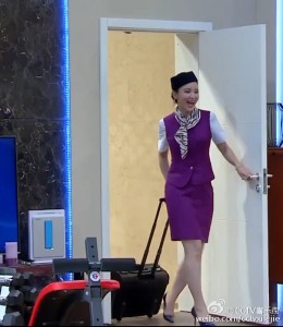 张萌和金玉婷空姐制服装扮高跟美腿