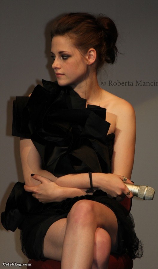 90后美国影星Kristen Stewart美腿秀(4/4)