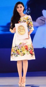 fanbingbing_baisehentiangao (1)