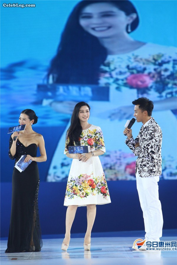 范冰冰穿乳白色驴蹄细高跟鞋捞金(13/20)