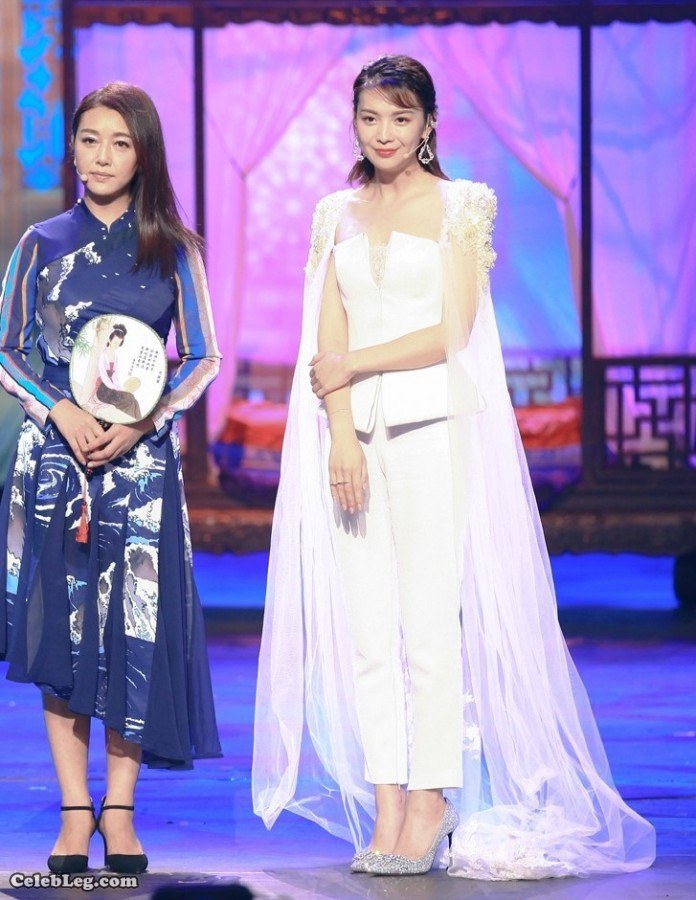 Li Kun rarely shows off her breasts(1/5)