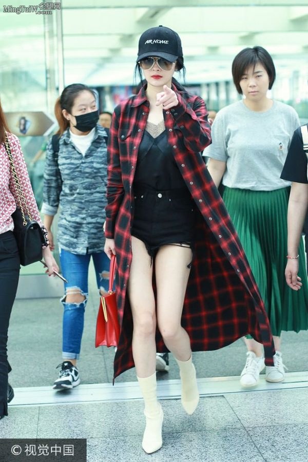 杨幂美腿装街拍整的太性感(25/36)
