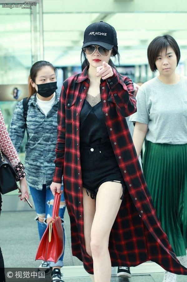 杨幂美腿装街拍整的太性感(27/36)