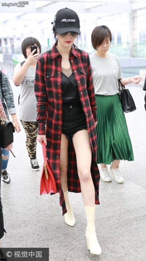 杨幂美腿装街拍整的太性感(26/36)